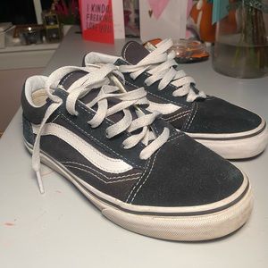 Black low old school vans size 5